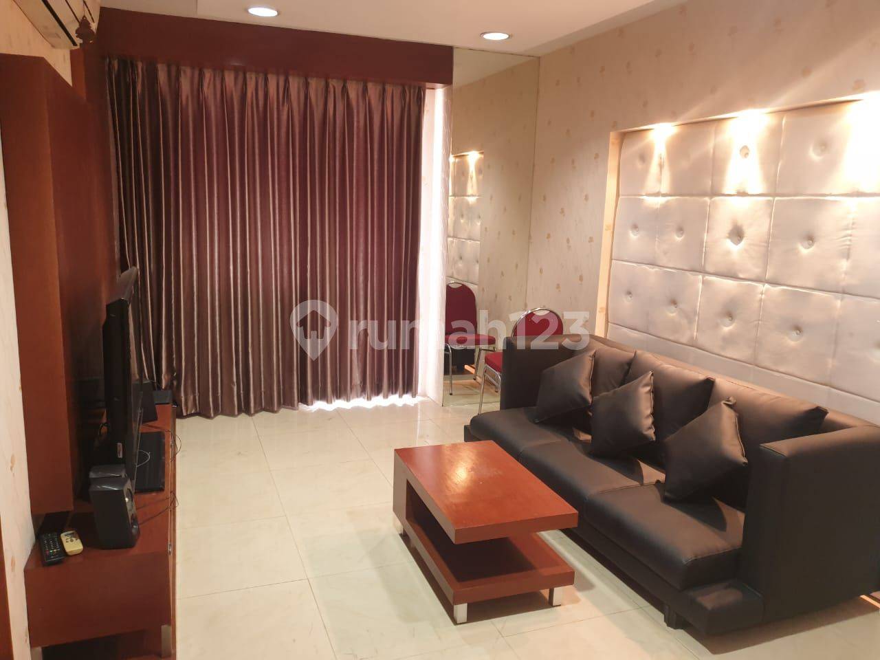 Compact Apartment with Modern Design and Functional Spaces