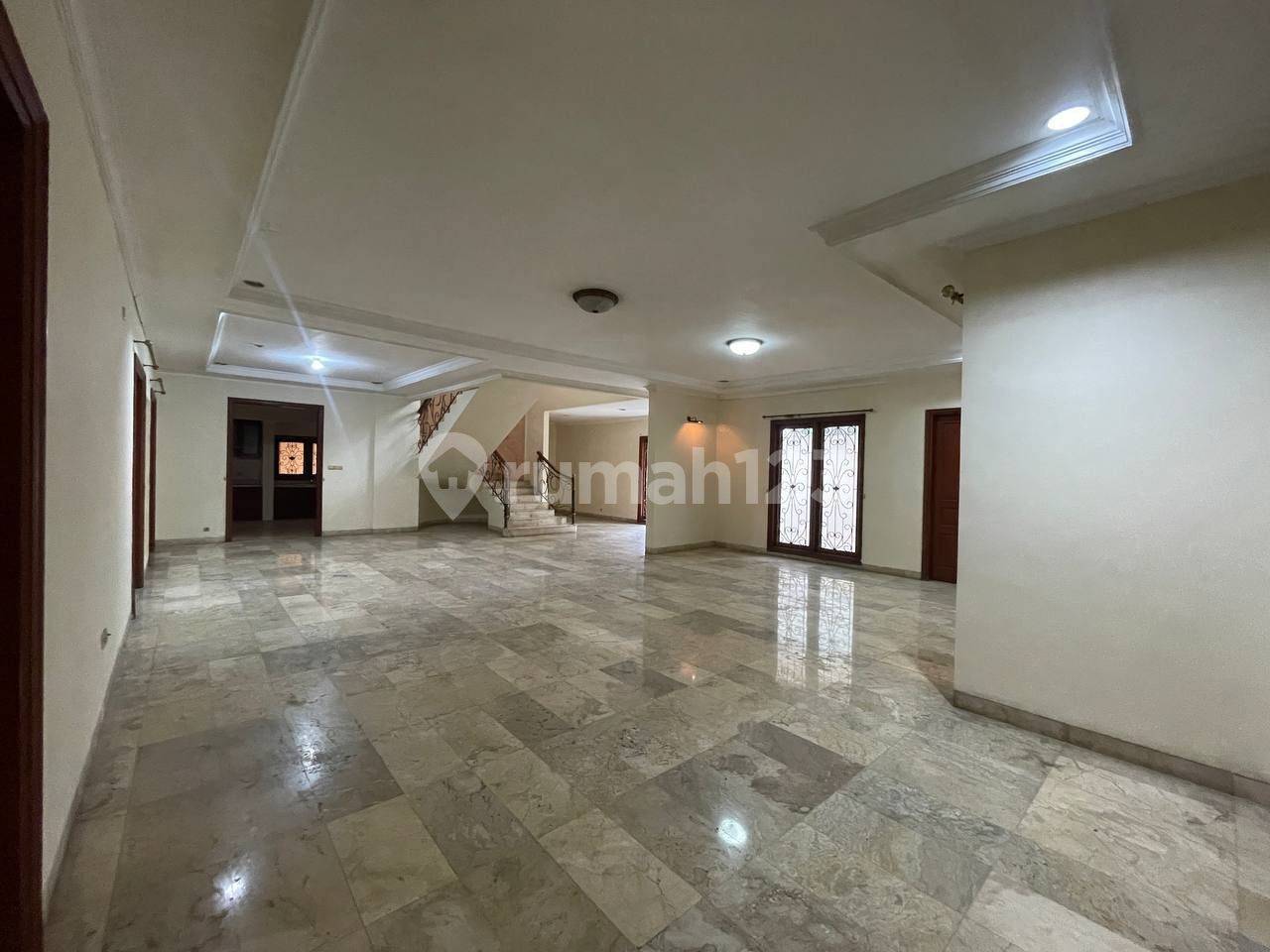 Spacious 8-Bedroom Property with Multiple Amenities