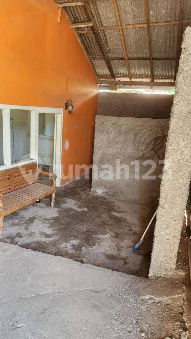 Small Warehouse + House with 3 Bedrooms