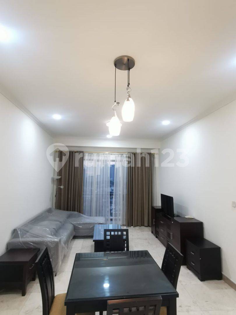 Senayan Residence-тегі 2 бөлмелі пәтер, жақсы орналасқан, төменгі қабат