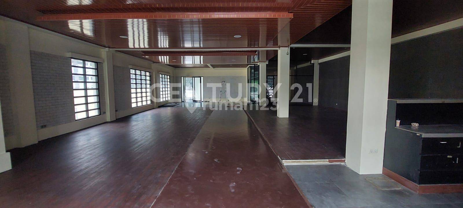 Strategic Location Property Near Multiple Urban Amenities