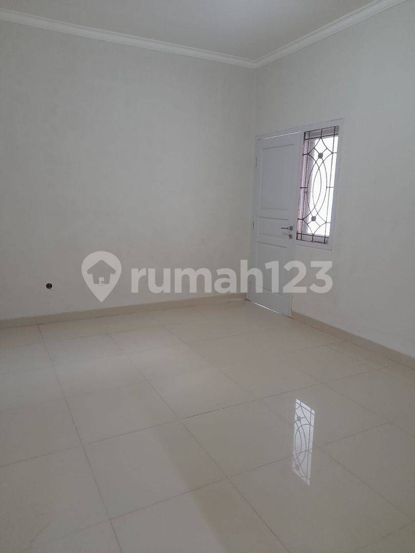 Spacious 4-Bedroom House in BSD Nusaloka