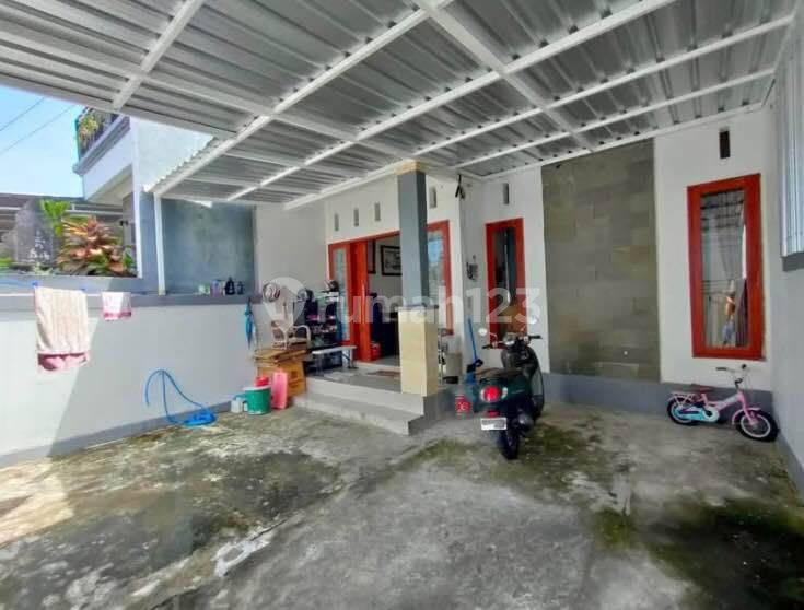 2-Story House in Kerobokan, Muding - 3 Bedrooms, Strategic Location