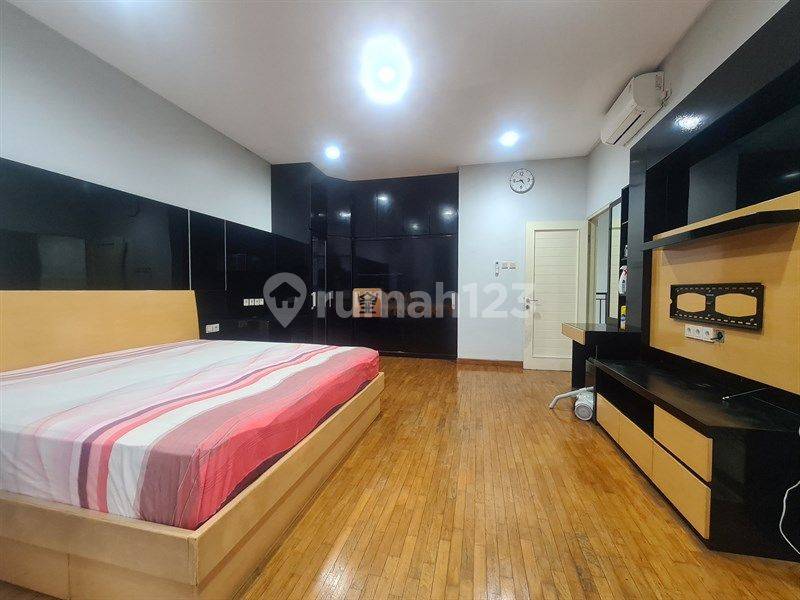3-этажный полностью меблированный дом в жилом комплексе Puri Mansion Cluster Hawaii, Западная Джакарта