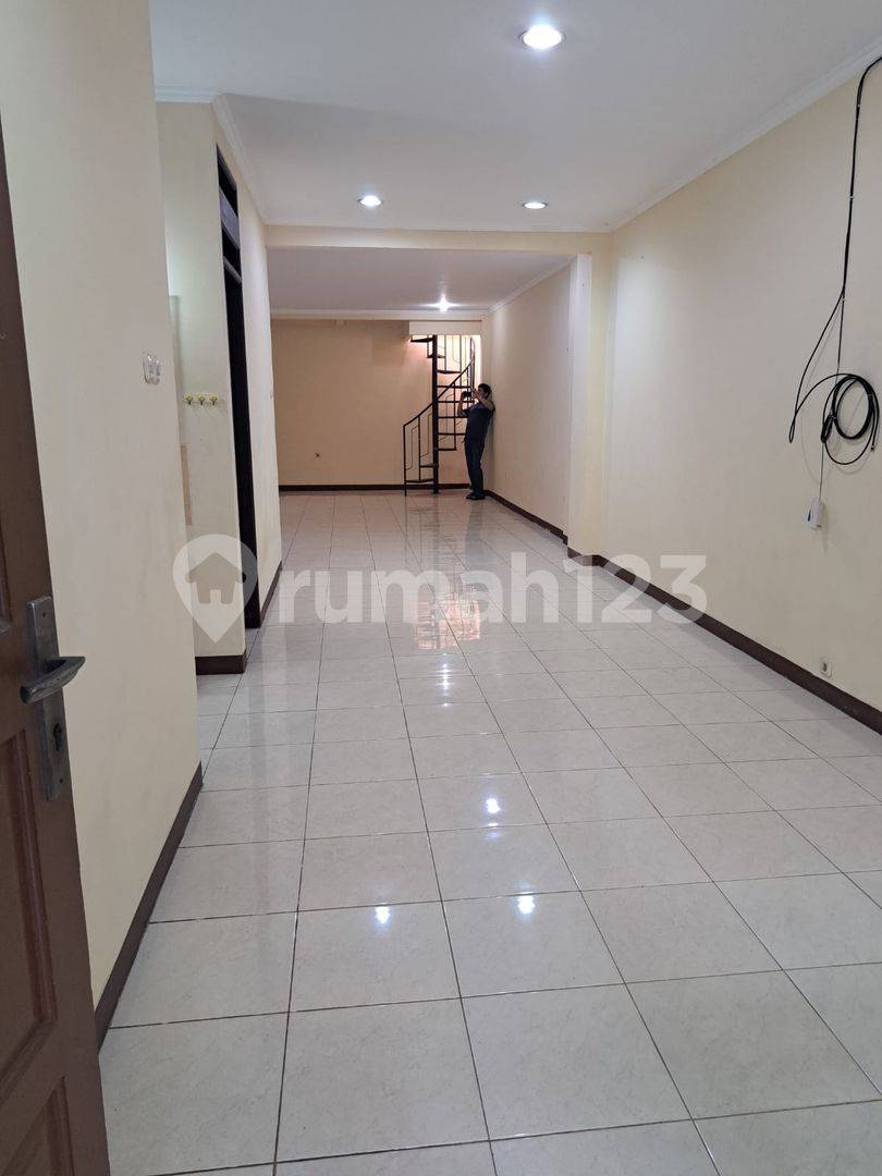 Kosambi Baru House - Strategic Location, Flood-Free