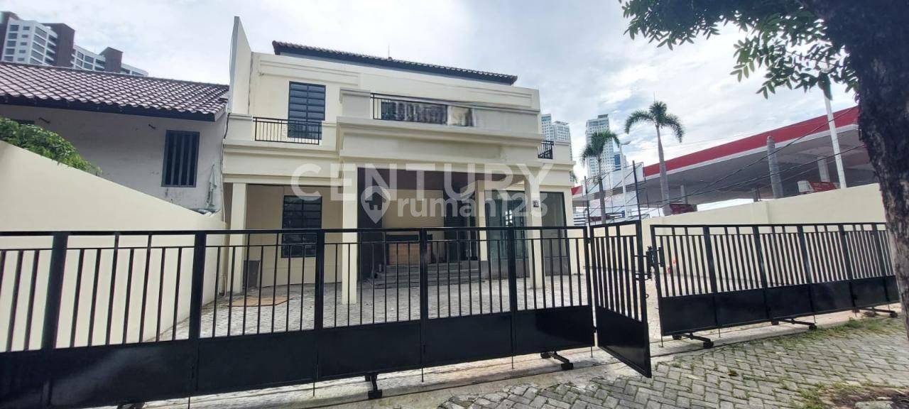 Strategic Location Property Near Multiple Urban Amenities