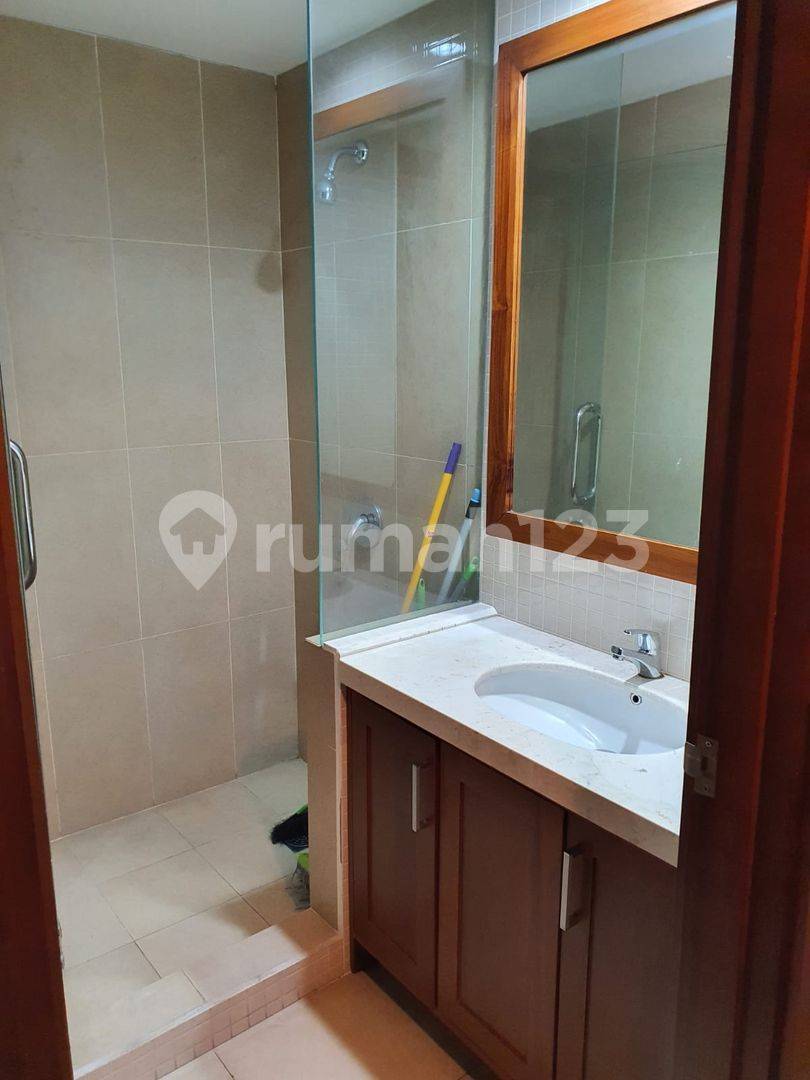 Полностью меблированная квартира рядом с торговым центром Lippo Karawaci, без наводнений