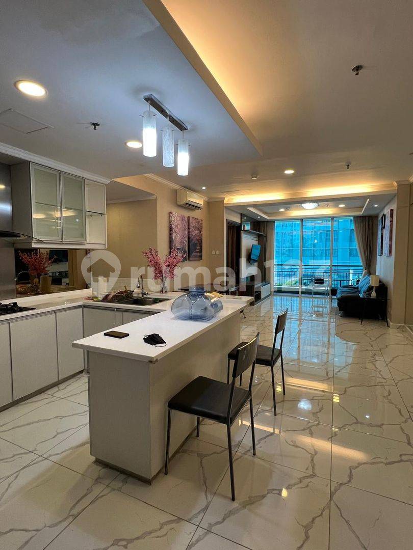 Modern Apartment with Designer Interior and Full Amenities