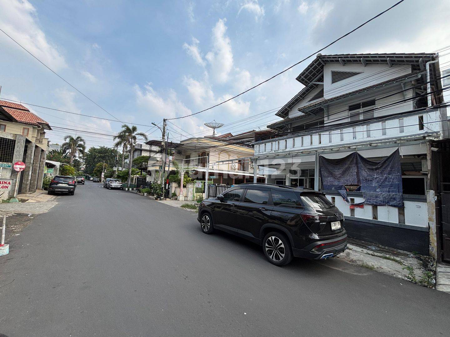 Strategic Location Business/Office House with Main Road Access