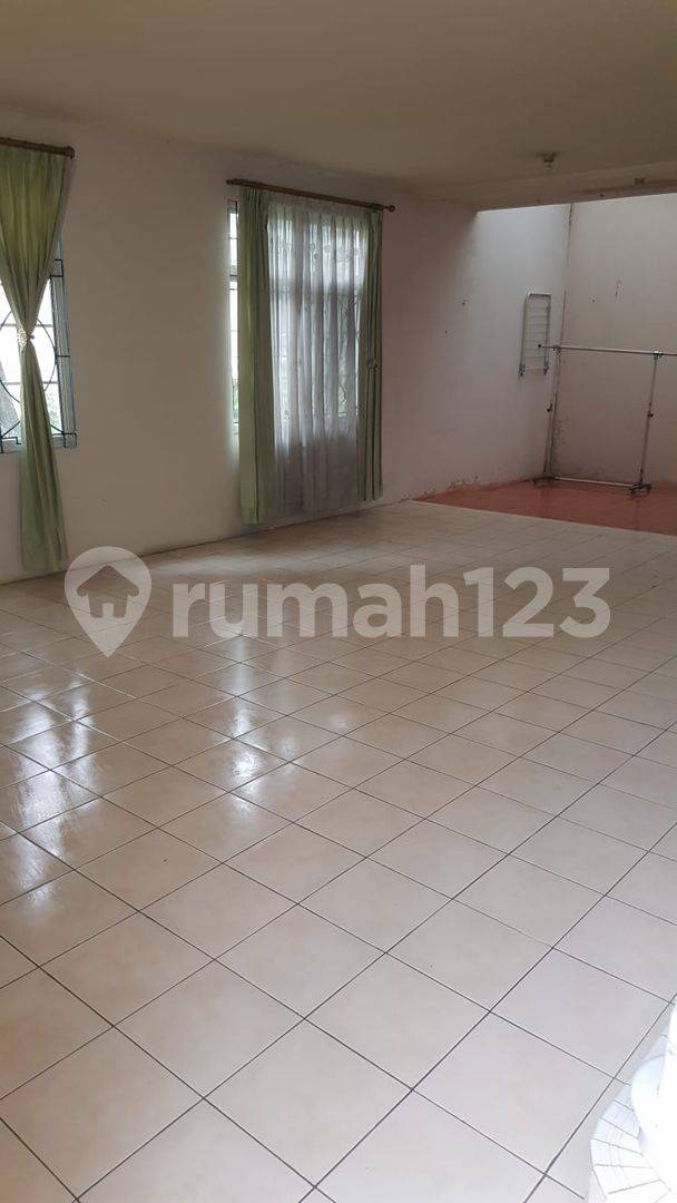 2-Story Townhouse in Taman Paris Cluster, Lippo Karawaci Utara