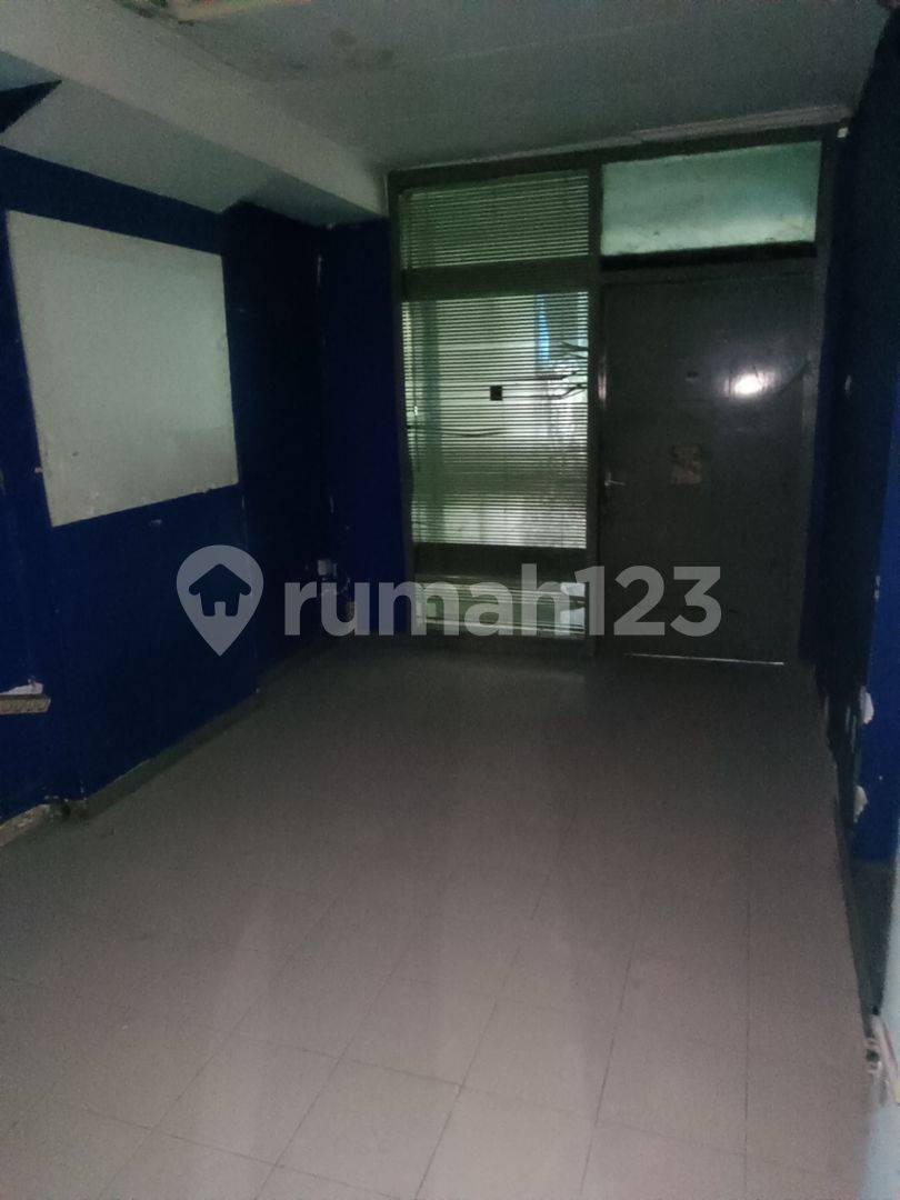 Commercial Property in Central Surabaya - Ideal for Bank, Office, Cafe, Clinic