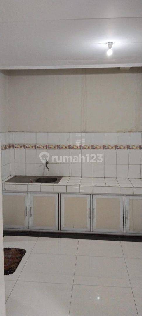 5 жұмақты кең 2 қабатты үй, үй немесе бизнес үшін идеалды
