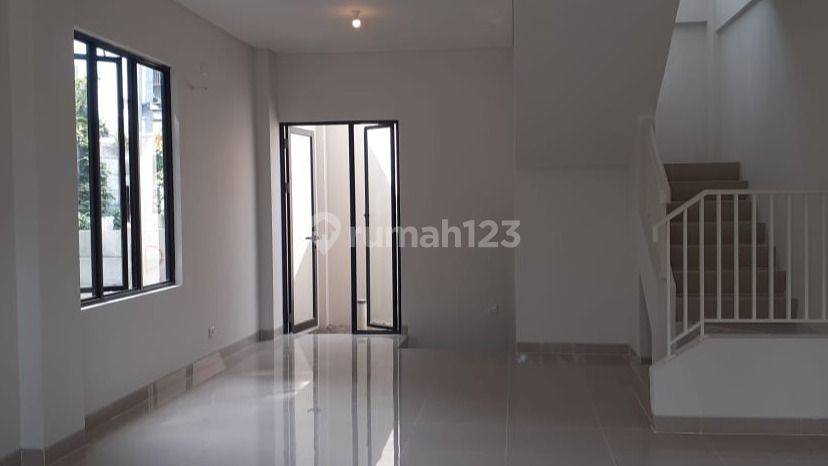 2 Corner Commercial Units with Garden View Windows