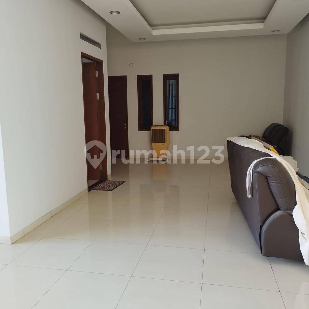 Minimalist House in Batununggal Cluster - 5 Bedrooms