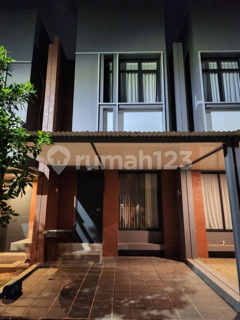 Повністю мебльований будинок у Freja House, BSD з кондиціонером та численними зручностями