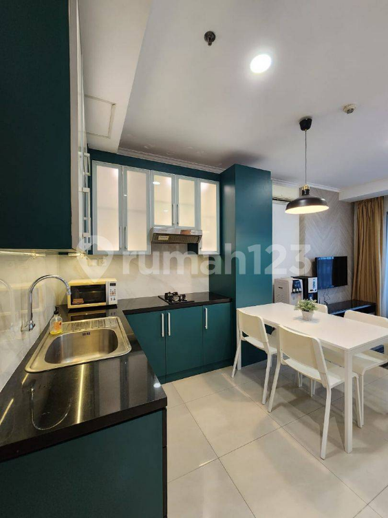 Furnished 2BR Hamptons Park Apartment with Modern Kitchen