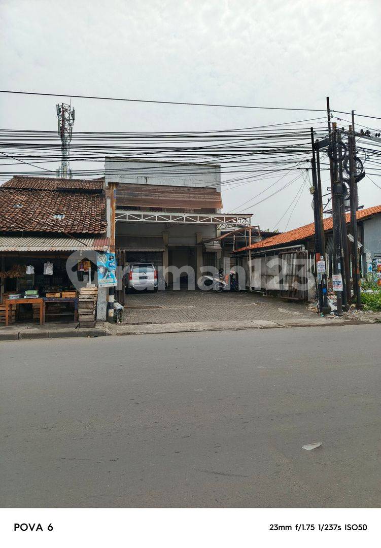 Commercial Space Near Juanda Airport with Parking