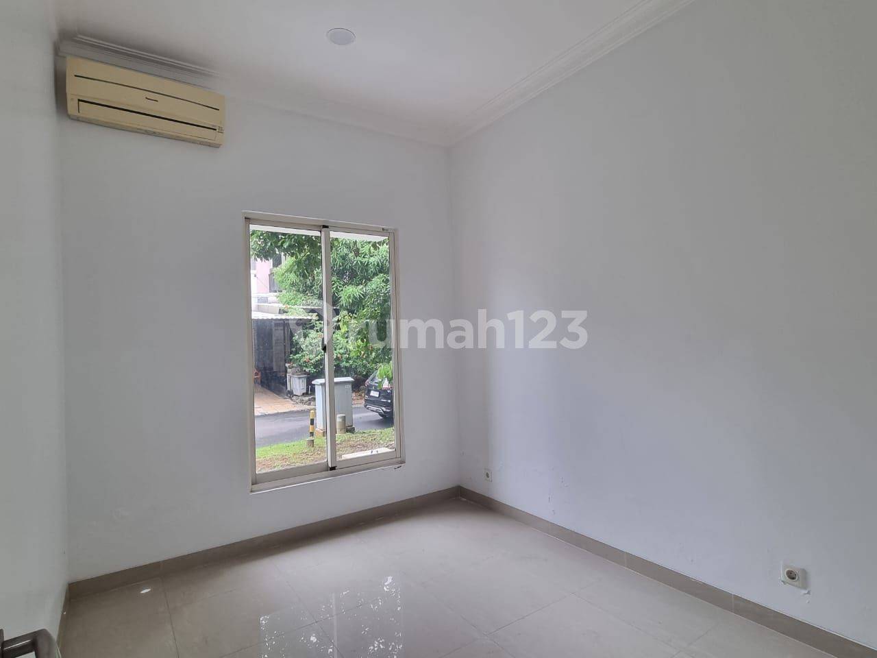 Corner House 2-Story 4+1 Bedrooms Fully Semi-Furnished