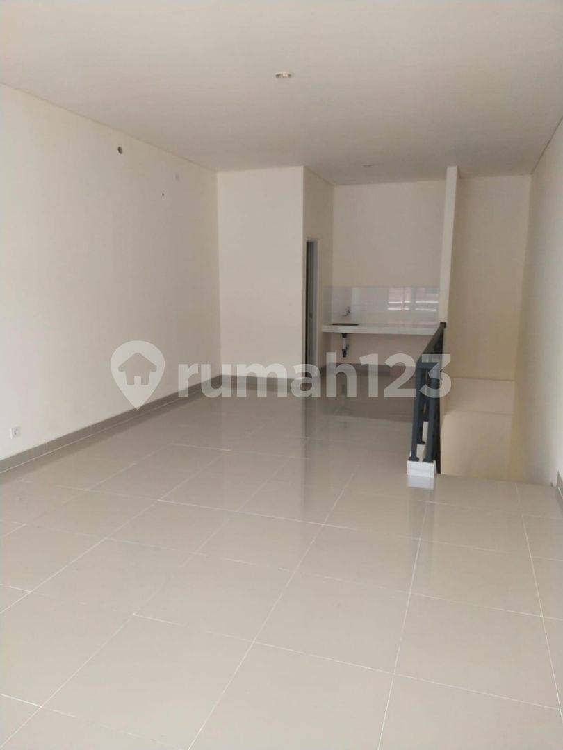 Madison Grande 2-Storey Townhouse with 2 Bathrooms