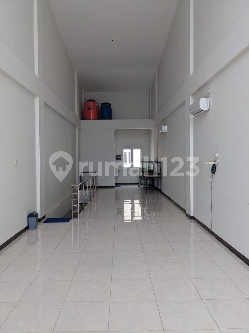 Semarang Barat қаласындағы Ruko Bizpark Madukoro коммерциялық кеңістігі