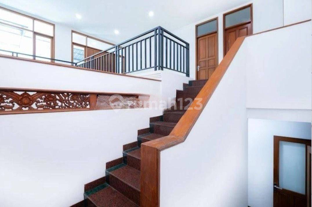 Strategically Located House in Tebet with Multiple Amenities