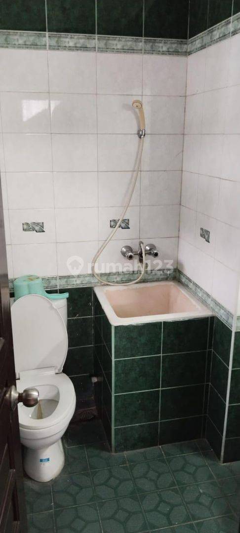 5 жұмақты кең 2 қабатты үй, үй немесе бизнес үшін идеалды