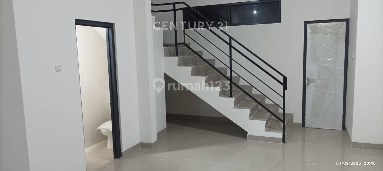 Стратегическое коммерческое помещение в Ruko Prominent 2 Bukit Cimanggu City Bogor