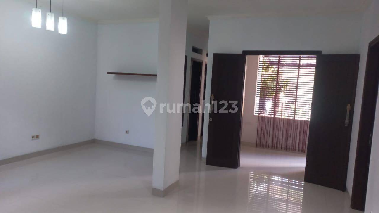 Spacious 4+1 Bedroom House in Renon, Denpasar