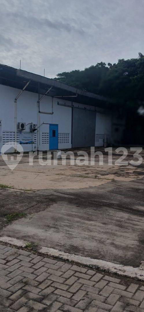 Industrial Warehouse with 40ft Container Access