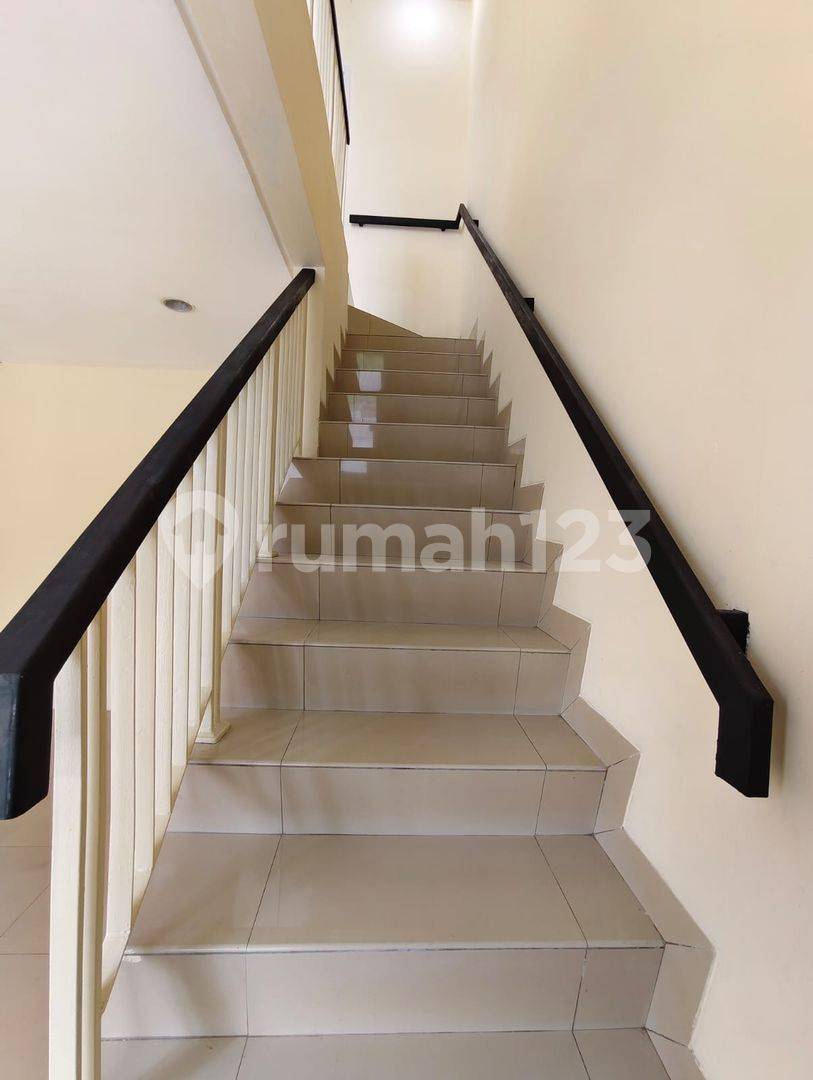 3-Story House in Katamaran Indah PIK - Spacious Family Home