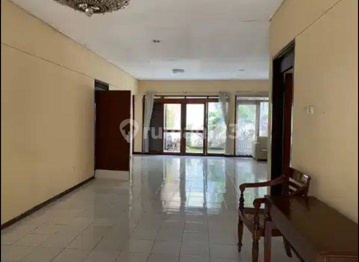 SUKALUYU, SAYAP SUCI. SPACIOUS HOUSE IN A STRATEGIC LOCATION IN BANDUNG CITY