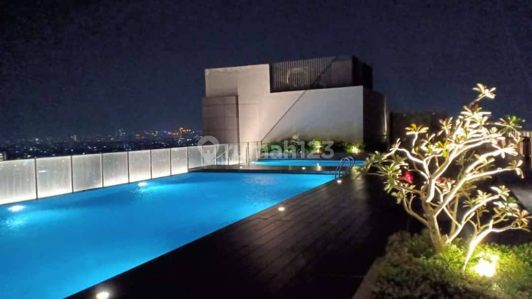 Modern Pet-Friendly Apartment with Pool and City Views