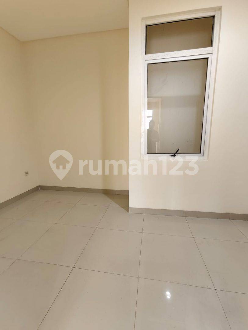 3-Story House in Katamaran Indah PIK - Spacious Family Home