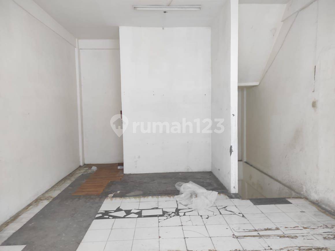 2-Story Commercial Shop House near Teuku Umar, Suitable for Office and Business