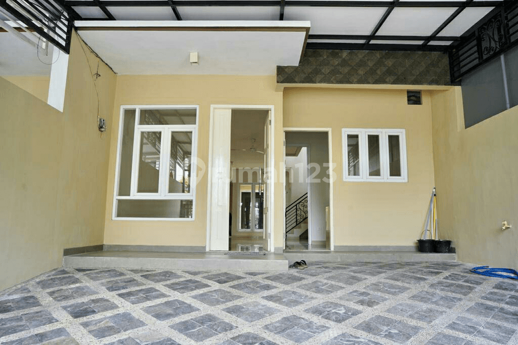 Минималистичный дом рядом с торговым центром Pondok Indah, тихое и незатопляемое место