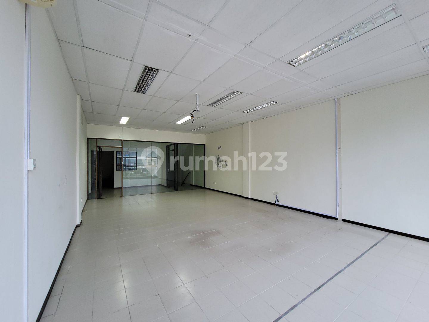 3.5 Story Commercial Building near HSBC - Raden Patah Nagoya
