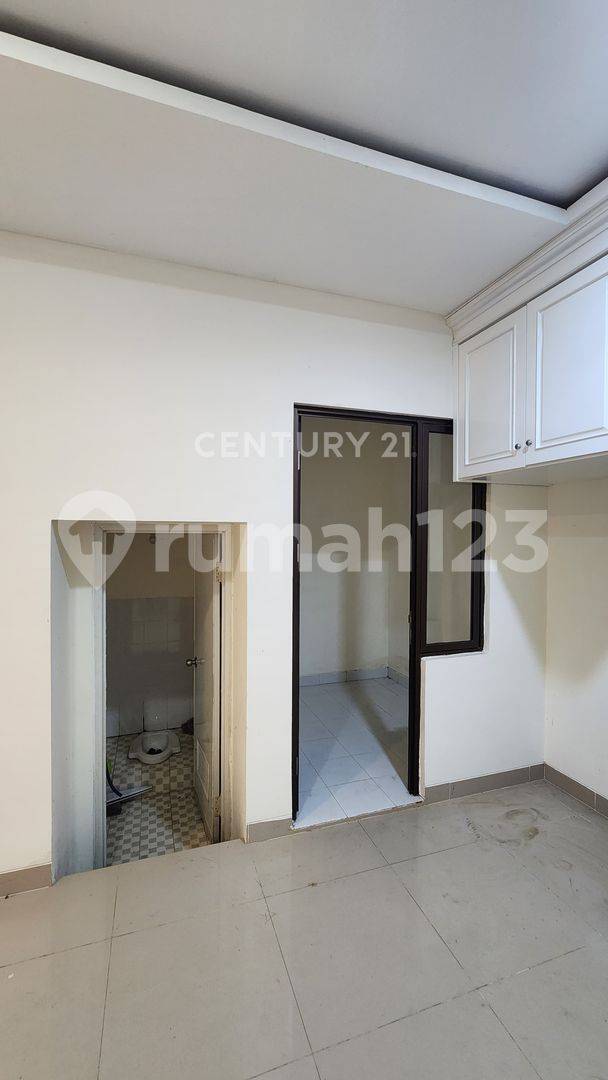 2-story house ready to live in Shinano JGC Jaktim cluster R2146