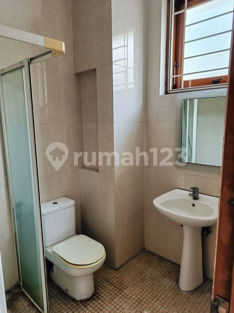 Жабдықталмаған Pluit Timur Residence пәтері, оңтүстік жағы, таза