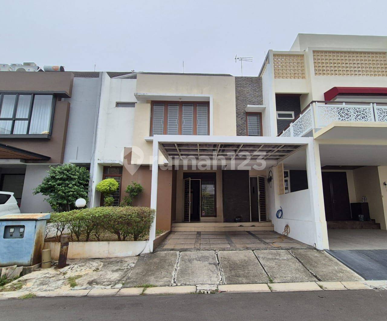 Comfortable 2-Story House in Secure Cluster, 4 Bedrooms, Strategic Location