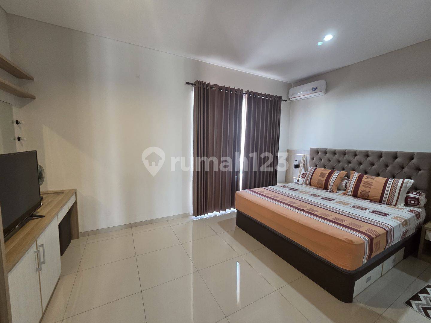 Graha Padma-дағы 2 қабатты үй, Karang Turi мектебі мен Ahmad Yani әуежайына жақын