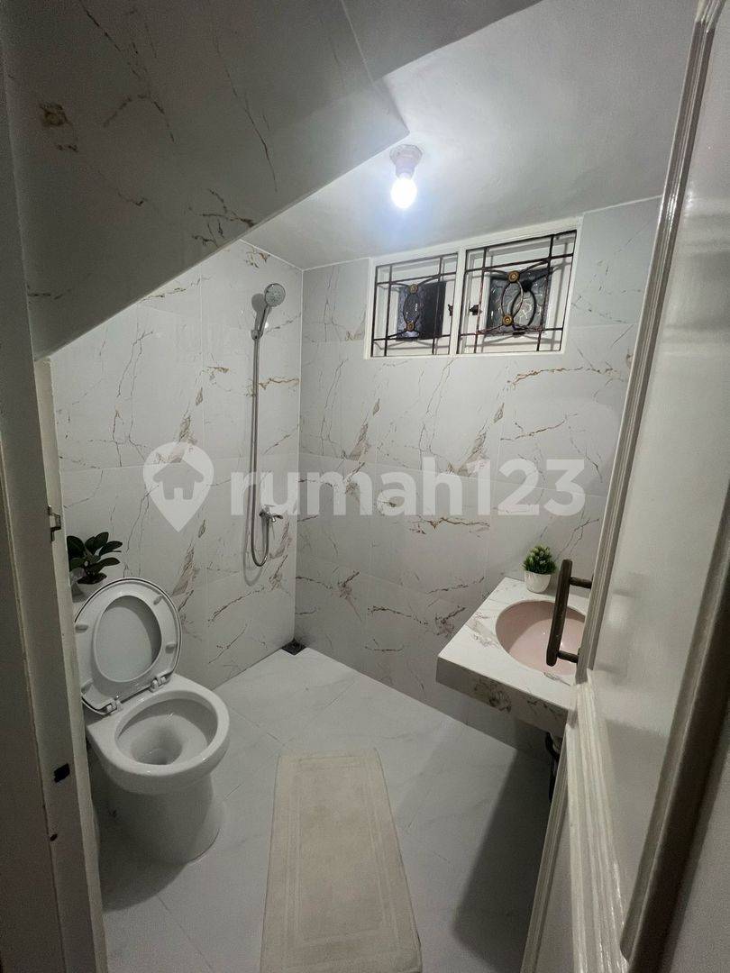 4-спальный полностью меблированный дом в Raffles Hills Cibubur
