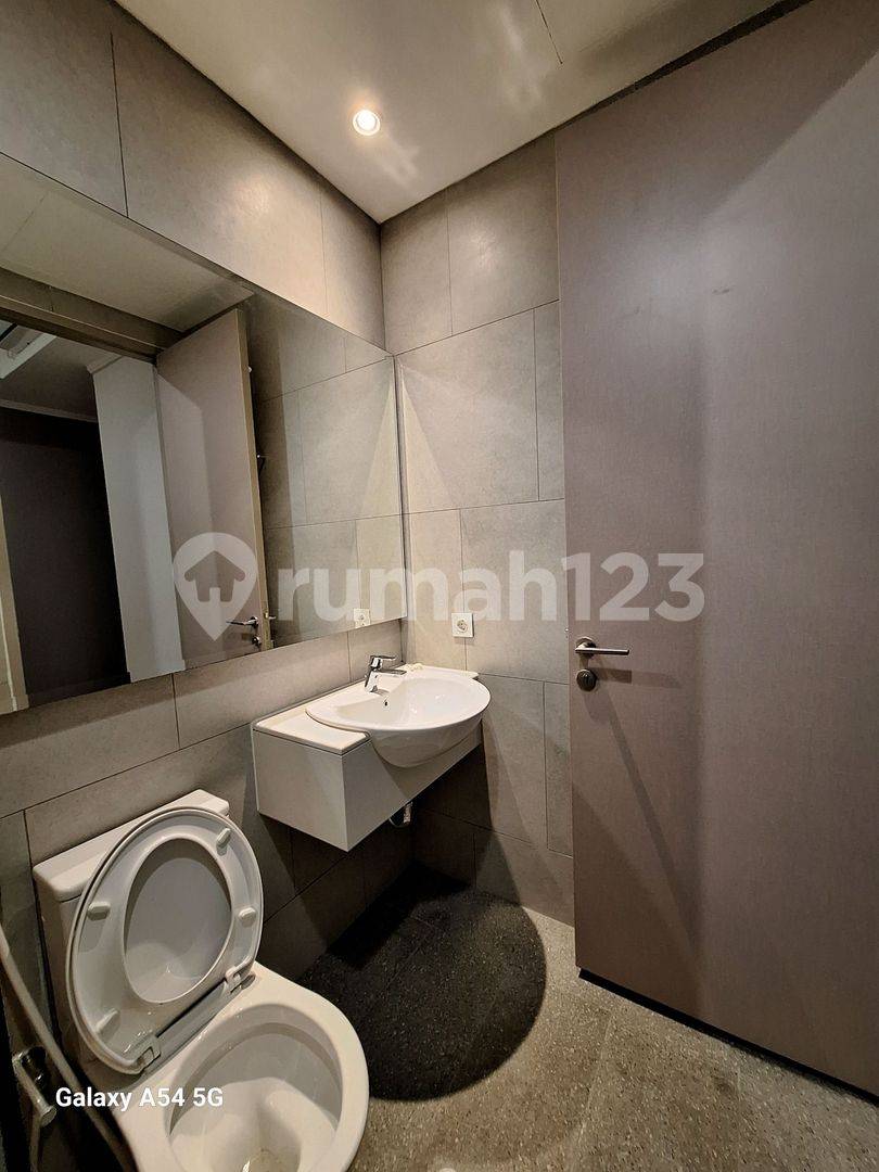 2BR Furnished Apartment on 33rd Floor