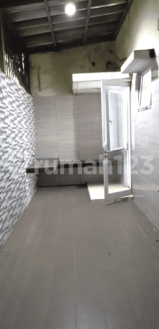 Ruko for Rent in Kota Wisata, Bogor - Convenient Location with Multiple Amenities