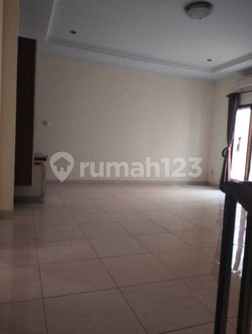 Strategic City Center Property with Easy Access and 24/7 Security