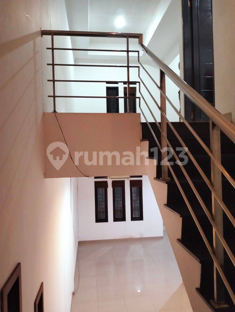 Spacious 2-Story House with Multiple Rooms and Amenities