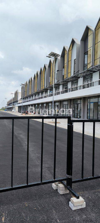 Modern Two-Story Commercial Space Near Pakuwon City