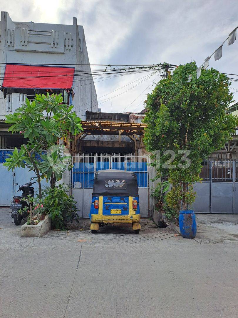Spacious Commercial Property Near Bandengan