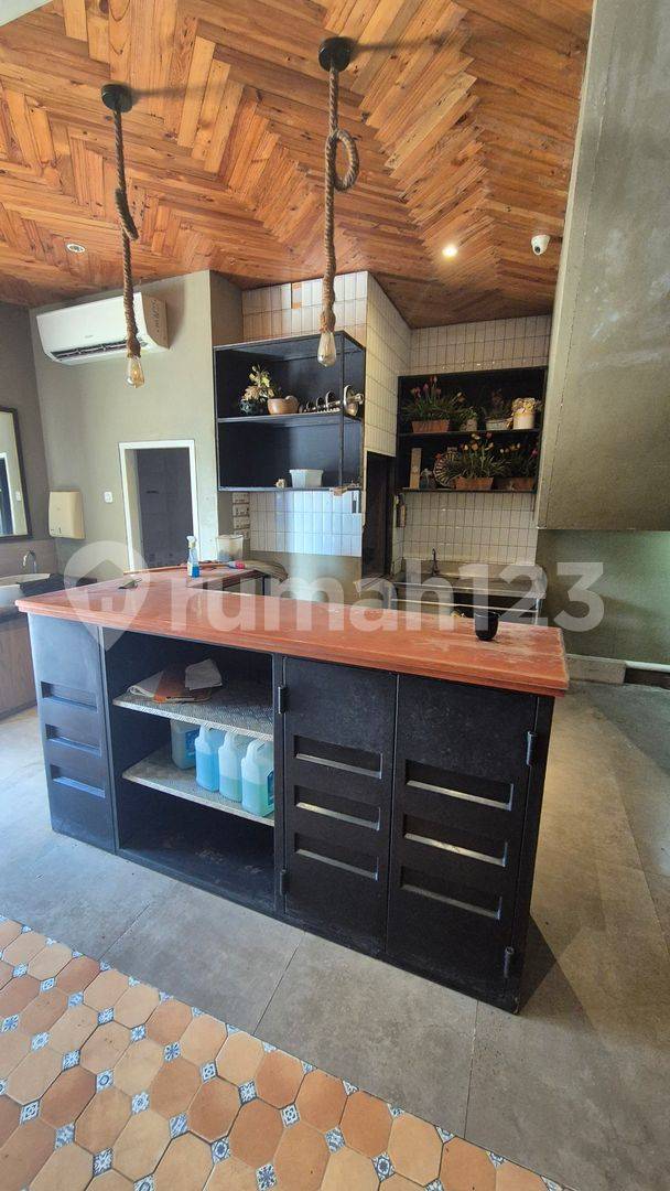 3.5 Story Commercial Shophouse with Extensive Facilities