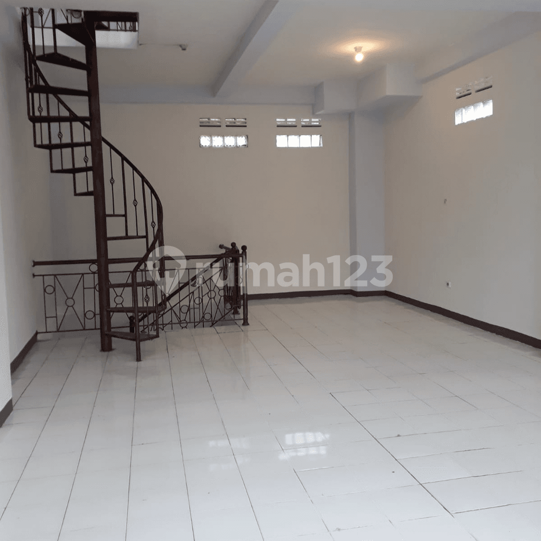 3.5 Story Commercial Shophouse in Pasteur, Bandung - Strategic Location