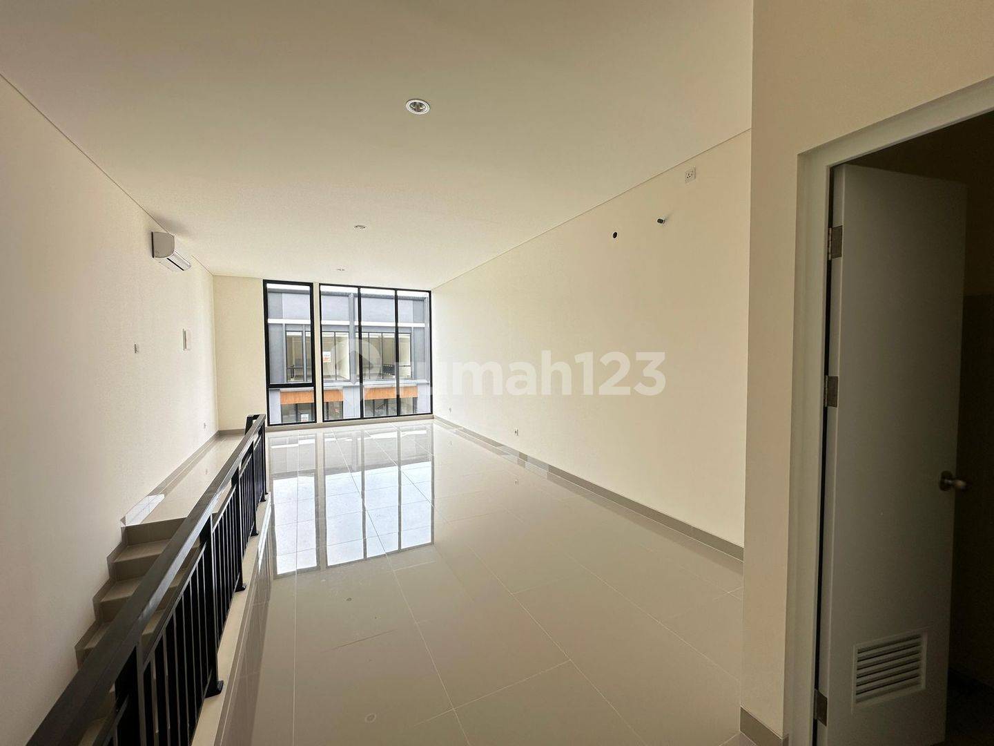 Ruko Hampton Avenue @ Manhattan District: 2-Story Commercial Space